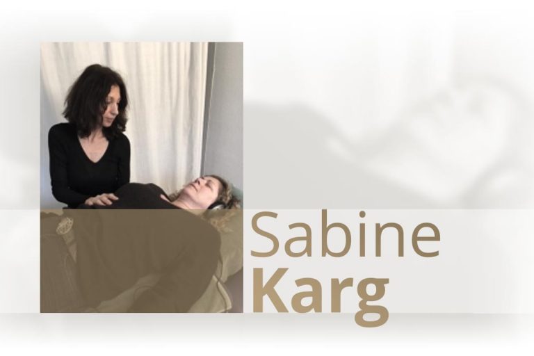 Physiotherapeut arbeitet mit Schallpause